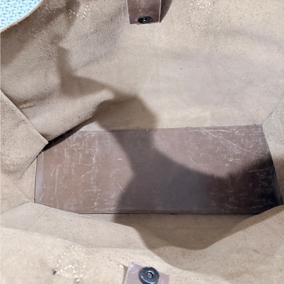 Elegant Brown Leather Tote - Picture 2 of 2